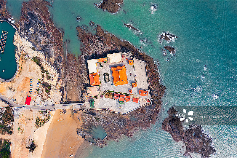 航拍福建泉州石狮黄金海岸洛伽寺图片素材