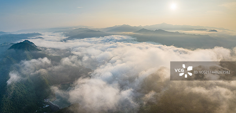 广西蒙山县茶山水库生态雾景美图片素材