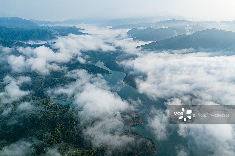 广西蒙山县茶山水库生态雾景美图片素材