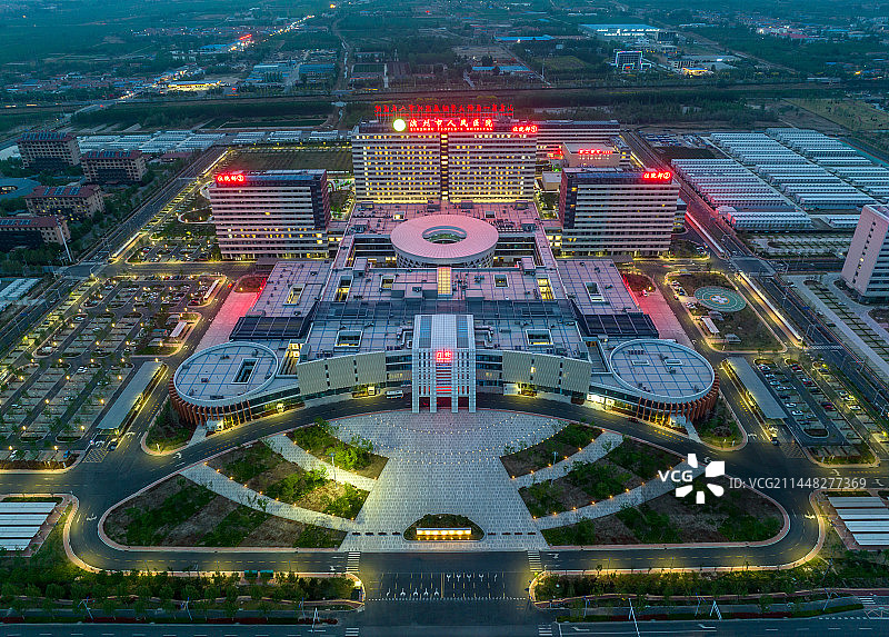 中国山东滨州市人民医院夜景航拍图片素材