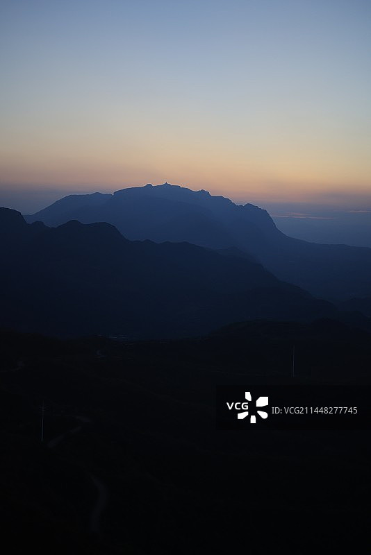 荆紫仙山山峦图片素材