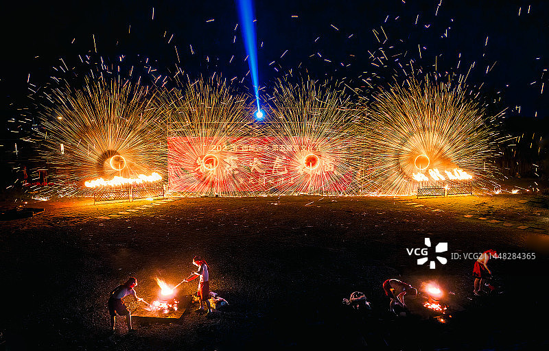 钢花绽放——钢花火龙（非遗项目）图片素材