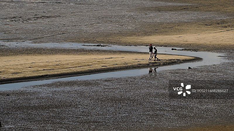 夕阳下的滩涂图片素材