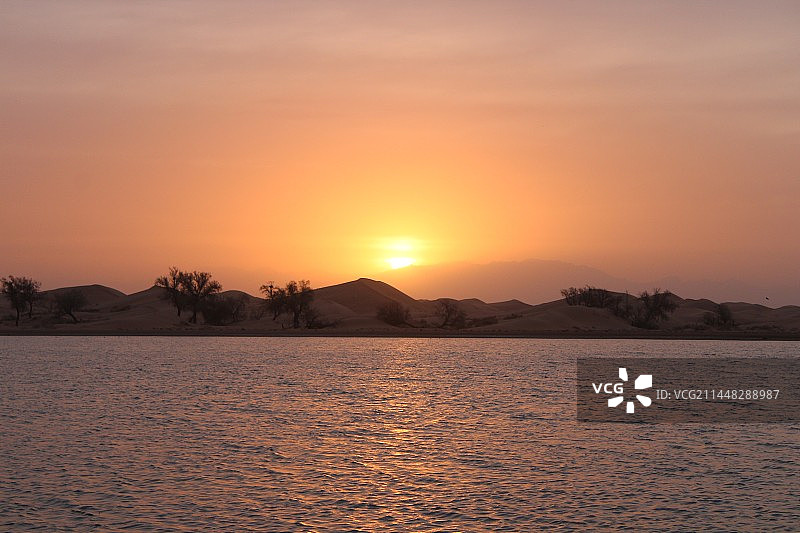 阿拉善腾格里大漠驼铃沙漠营地图片素材