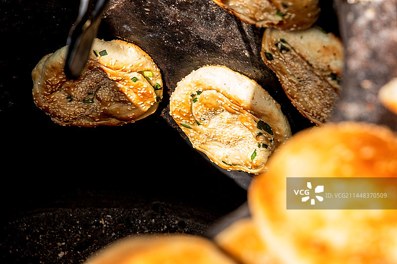 河南周口老式吊炉烧饼制作过程图片素材