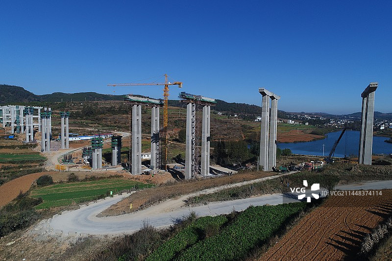 云南省昆明市寻甸建设中的乌龙潭大桥图片素材