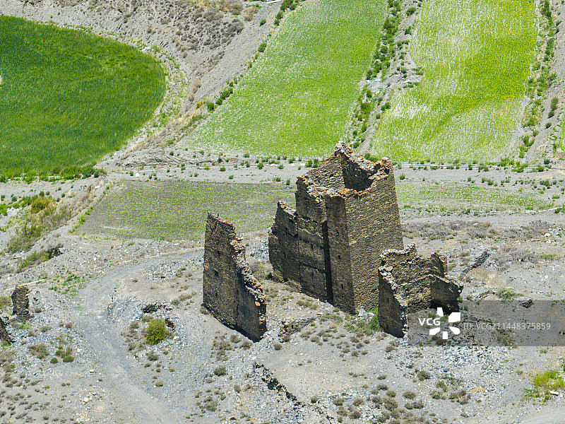 西藏山南措美县碉楼田园风光图片素材