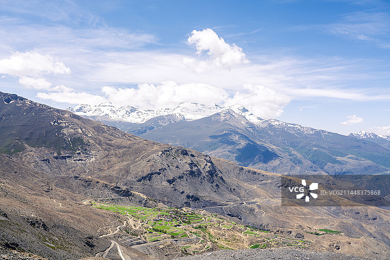 西藏山南措美县碉楼田园风光图片素材