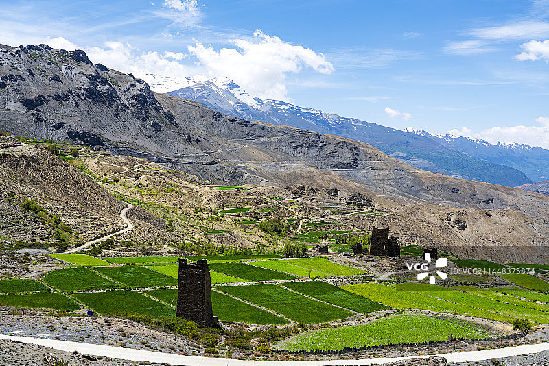 西藏山南措美县碉楼田园风光图片素材