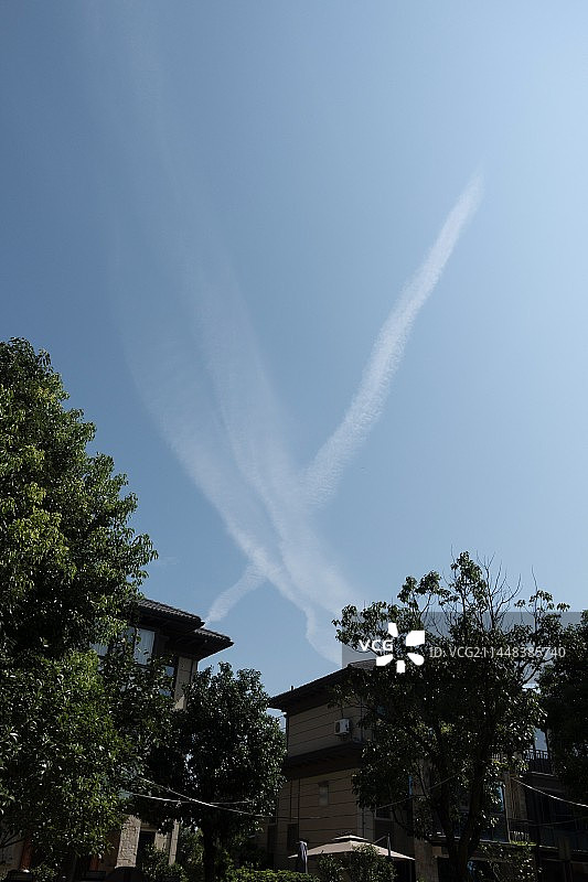 乂字云，意为“安定”，蓝天白云图片素材