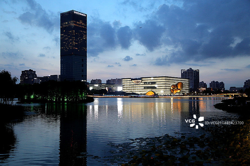 嘉定远香湖夜景图片素材