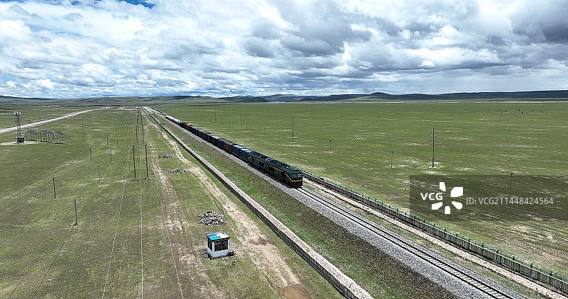 航拍西藏青藏铁路图片素材