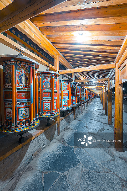 甘肃省甘南藏族自治州拉卜楞寺夜色图片素材