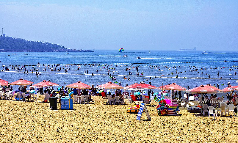 炎热的夏天. 拍摄于山东青岛海滨浴场图片素材