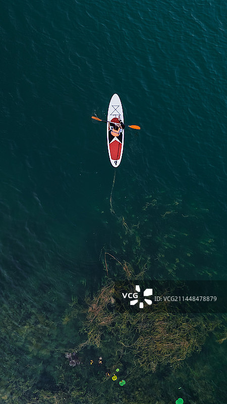 水上划艇空中俯视图片素材