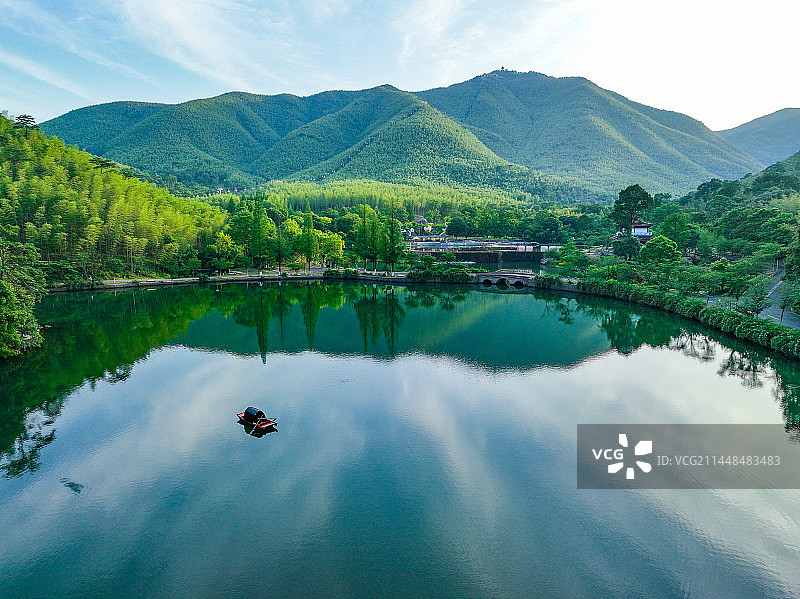 宜兴大竹海国际会议中心镜湖日落黄昏晚霞风光航拍图片素材