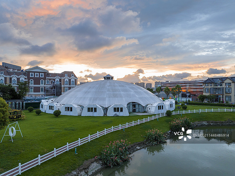 航拍上海湾区-金山嘴渔村图片素材