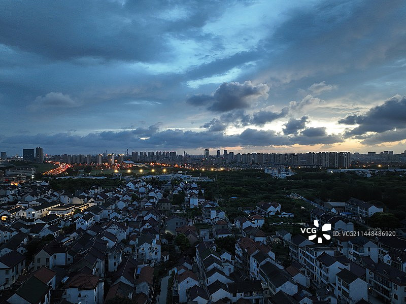 航拍上海湾区-金山嘴渔村图片素材