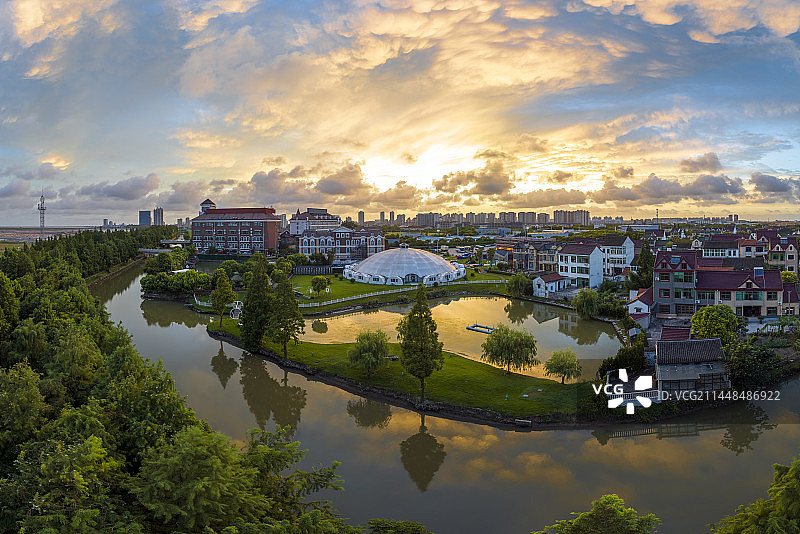 航拍上海湾区-金山嘴渔村图片素材