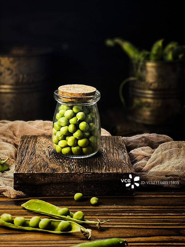 一瓶子豌豆图片素材