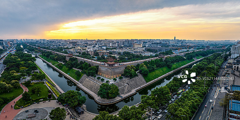 西安城市地标建筑明城墙天际线图片素材