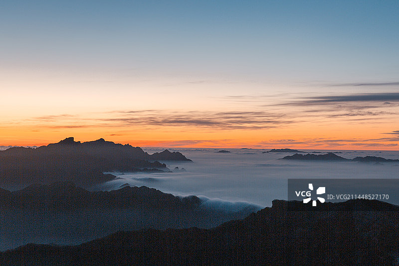 河南省洛阳市老君山风景区日出时分图片素材