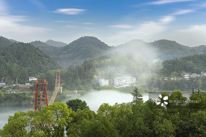 湖北省宜昌市长阳土家族自治县隔河岩村风光图片素材