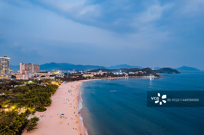 中国海南三亚大东海海岸线航拍夜景图片素材