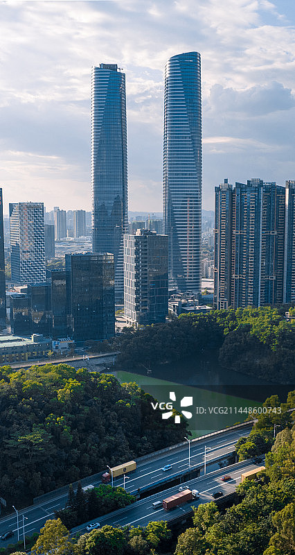 深圳龙岗星河双子塔 从南坪快速公路上看图片素材