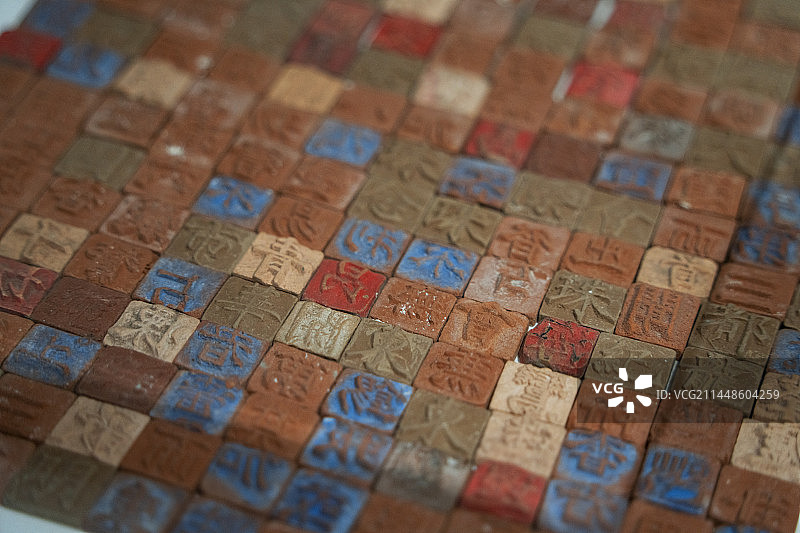 活字印刷博物馆陶瓷字模特写图片素材