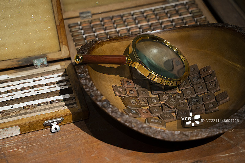 中国广东深圳活字印刷博物馆印刷工厂校对场景文物图片素材