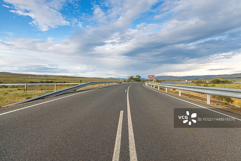 2023.6.6，西班牙马德里的高速公路图片素材