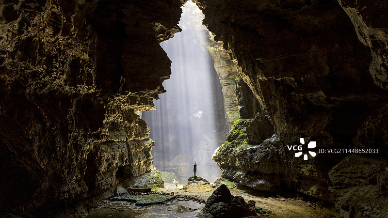贵州黔南独山县的情阳洞天的独特天光写真图片素材