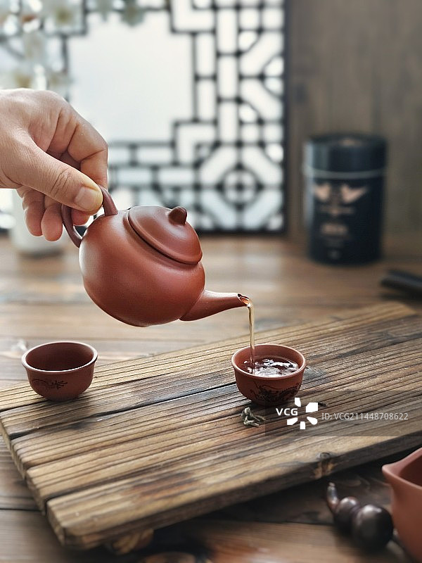 倒茶 窗格图片素材