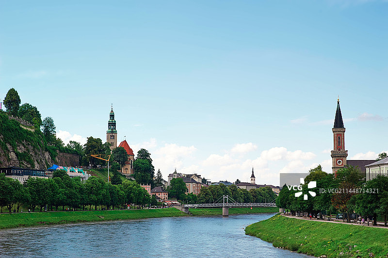 欧洲奥地利萨尔茨城堡和萨尔扎克河风景图片素材