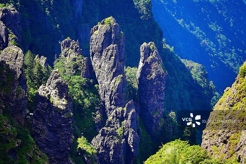 光影峰林历沧桑图片素材