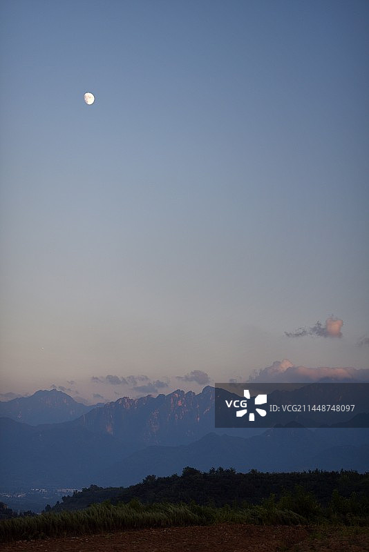 落日余晖下的终南山图片素材