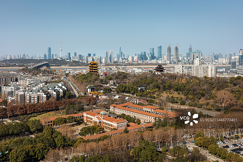 晴空下的武汉城市天际线图片素材