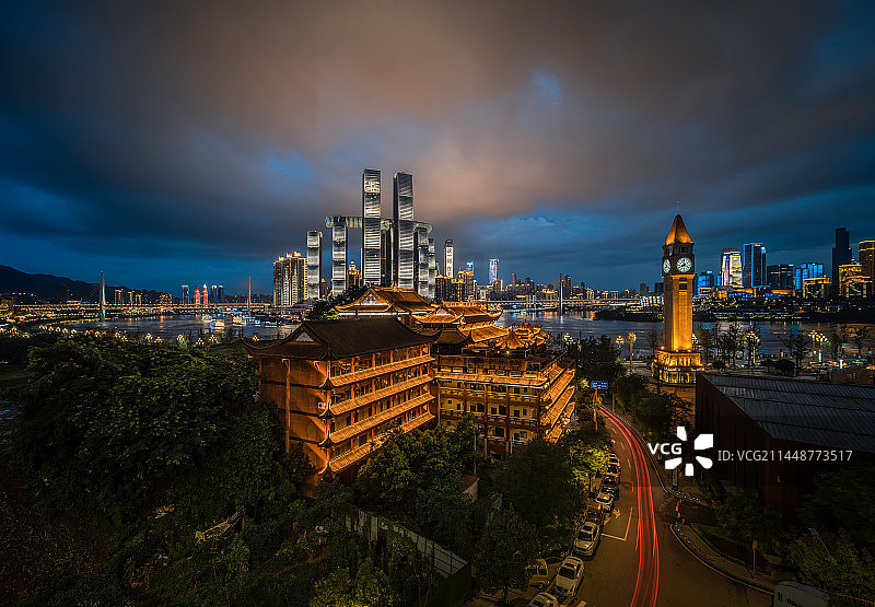 重庆来福士与千佛寺夜景图片素材