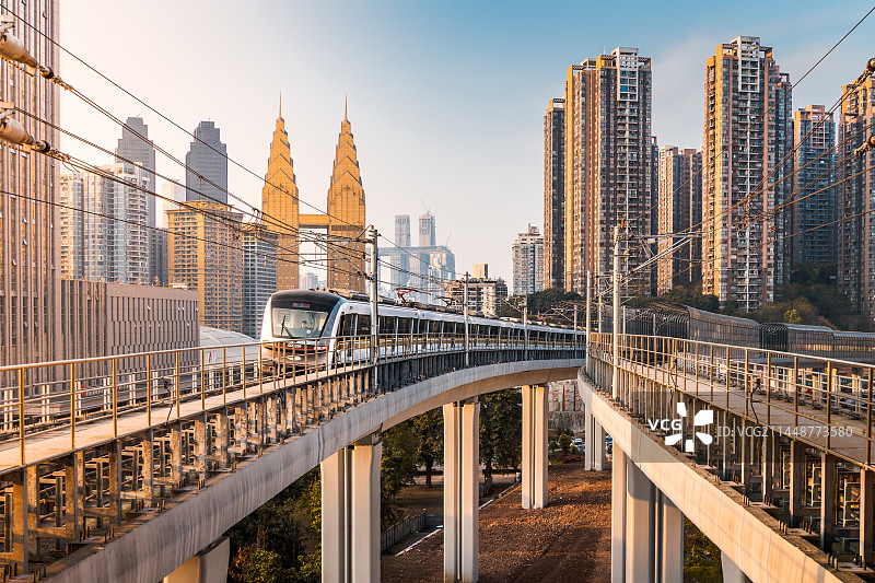 重庆海棠溪站环线列车城市景观图片素材
