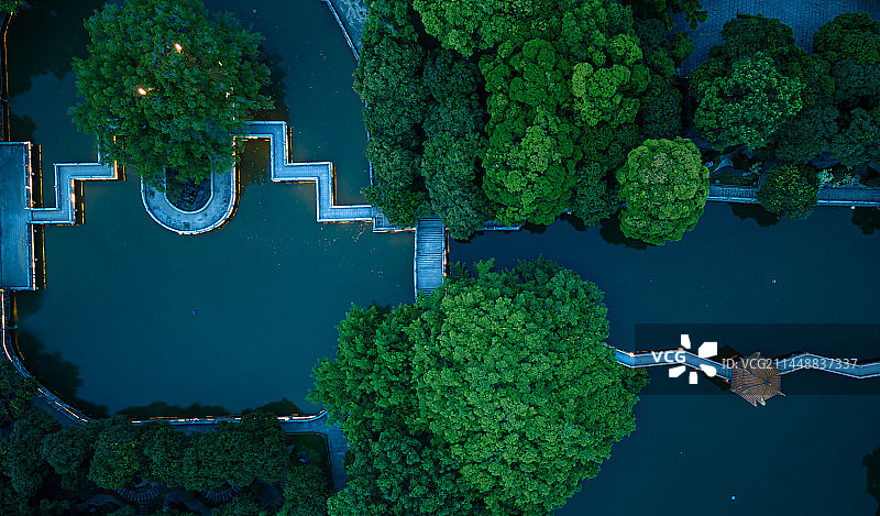 福州西禅寺的曲径通幽走廊图片素材