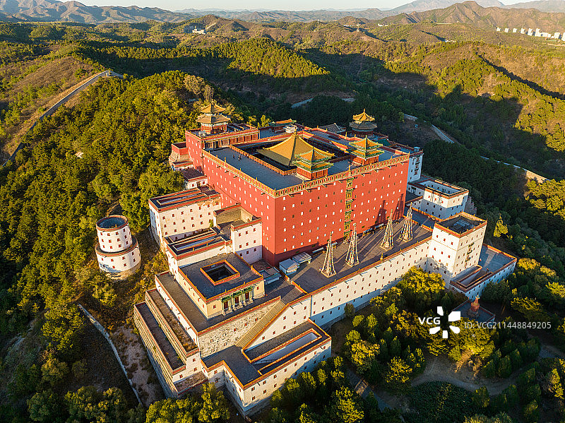 航拍空中鸟瞰河北承德普陀宗乘之庙小布达拉宫图片素材