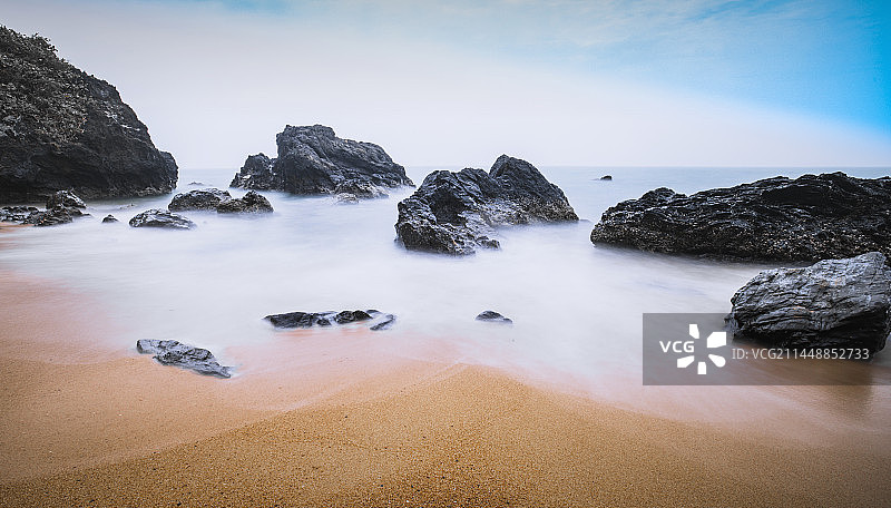 小众秘境海南万宁山钦湾燕子洞图片素材