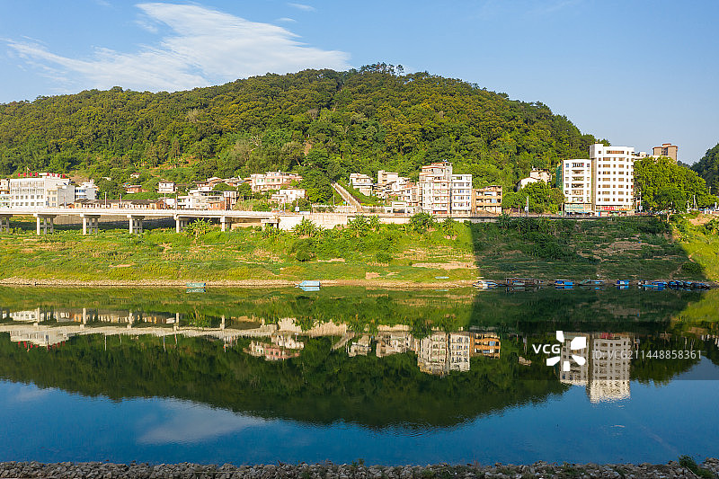 广东肇庆封开县城晴天航拍风光图片素材