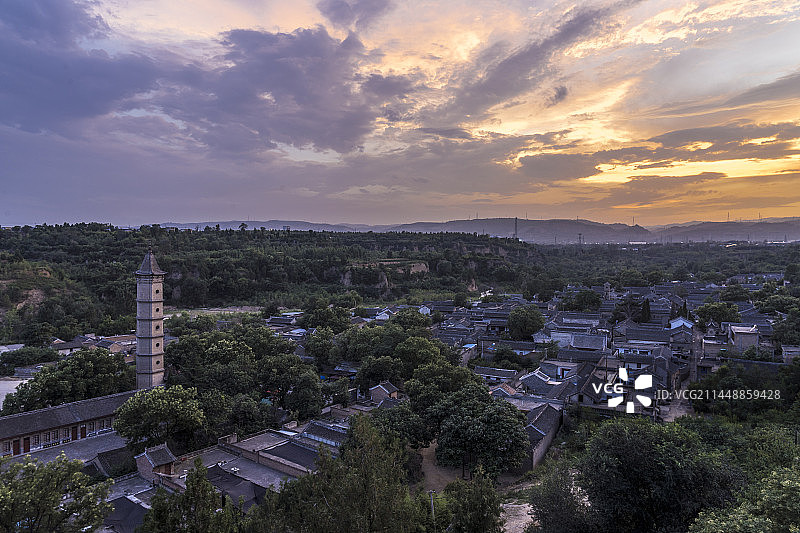 陕西韩城千年古城古建筑党家村火烧云日落图片素材