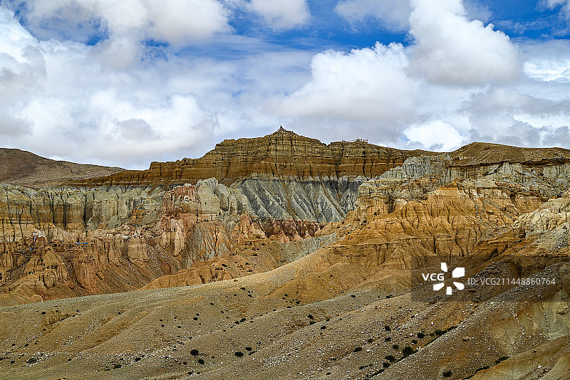 西藏阿里穹窿银城 河湖相土林地貌图片素材