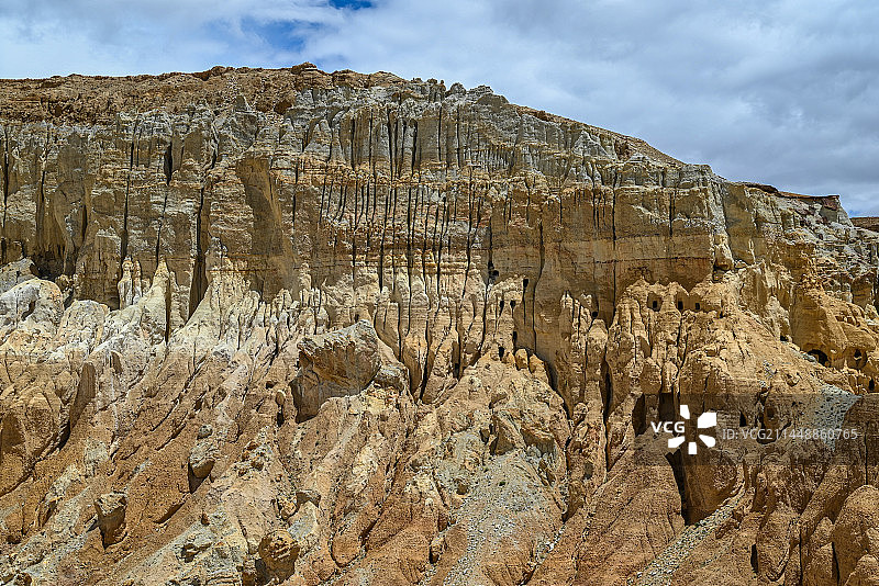 西藏阿里穹窿银城 河湖相土林地貌图片素材