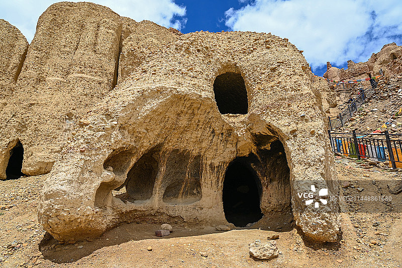 西藏阿里 古象雄王国遗址穹窿银城图片素材