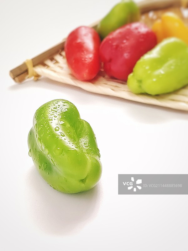鲜艳可口的水果彩椒图片素材