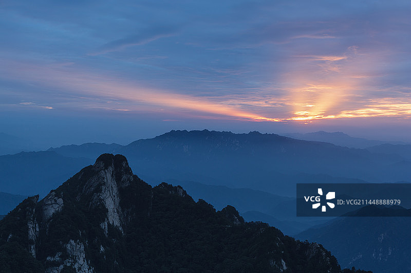 洛阳市嵩县白云山拂晓景观图片素材